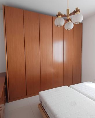 
Camera da letto  con armadio, comò e due comodini