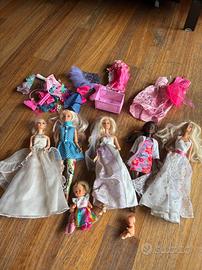 Lotto Barbie varie - 5 bambole + vestiti e accesso