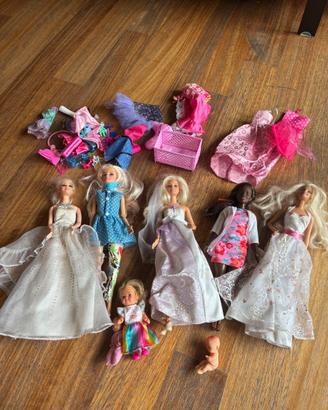 Lotto Barbie varie - 5 bambole + vestiti e accesso