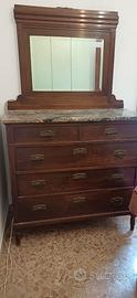 Cassettone classico con piano in marmo e specchier