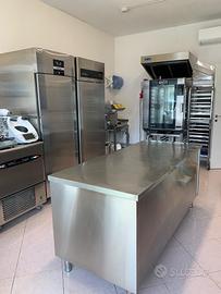 Pasticceria a vista con caffetteria take-away
