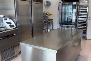 Pasticceria a vista con caffetteria take-away