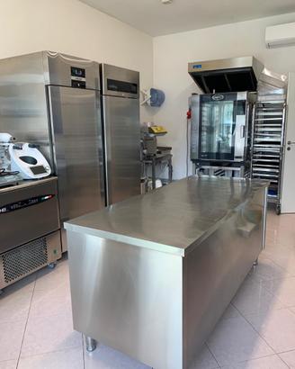 Pasticceria a vista con caffetteria take-away