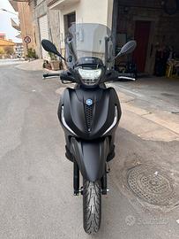 Beverly 400 12/2023 1300km come nuovo