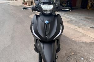 Beverly 400 12/2023 1300km come nuovo