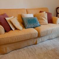 Divano in stoffa giallo