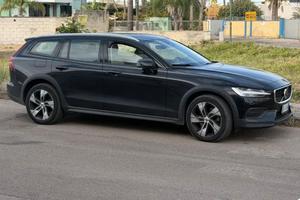 Volvo V60 Cross Country B4 Core Plus