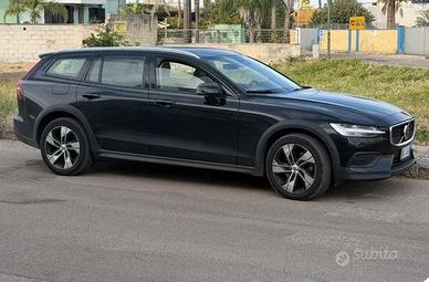 Volvo V60 Cross Country B4 Core Plus