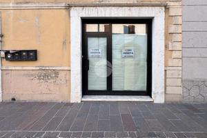 NEGOZIO A GUIDIZZOLO