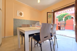 Bilocale ristrutturato con cortile fronte e retro