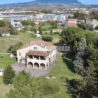 VILLA SINGOLA CON GIARDINO