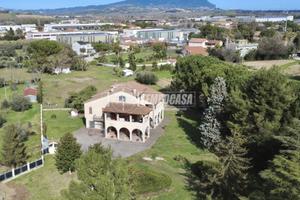 VILLA SINGOLA CON GIARDINO