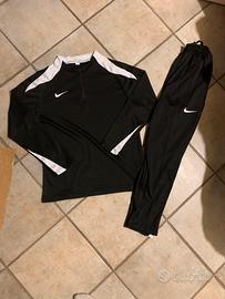 Tuta nike bianca e nera taglia S