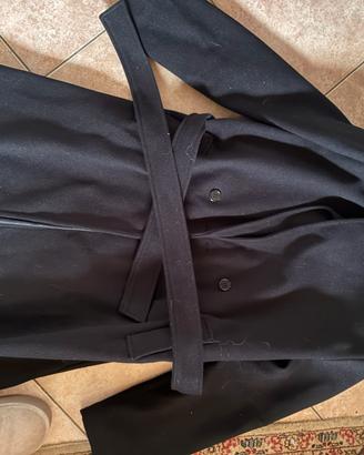 Cappotto nero primaverile