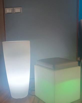 Pouf e portavaso luminosi di design Monacis