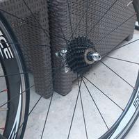 ruote in carbonio Dura Ace con pista in alluminio