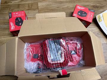 Milwaukee kit batterie forge e caricabatterie m18