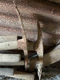 attrezzi vari giardino piccone ascia bidente