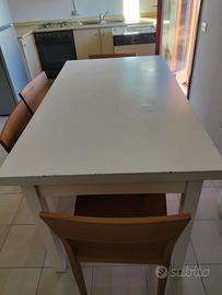 Tavolo da cucina con 4 sedie