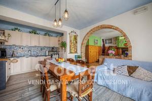 Casa indipendente di 417 m² con più di 5 locali e 