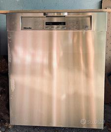 LAVASTOVIGLIE TEDESCA marca Miele