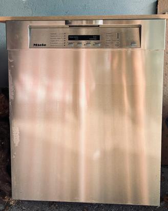 LAVASTOVIGLIE TEDESCA marca Miele