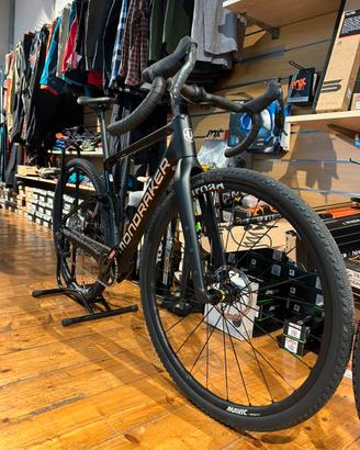 Mondeaker arid carbon R tg M