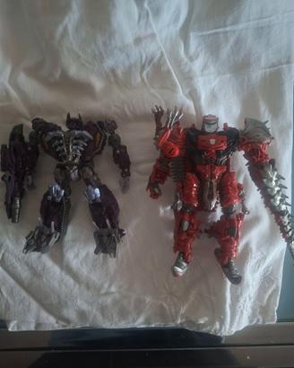 2 PERSONAGGI TRANSFORMERS SCORN E SHOCKWAVE