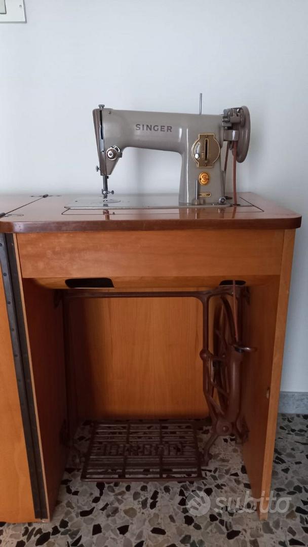 Macchina da cucire Singer 191M e mobiletto - Collezionismo In vendita a Bari