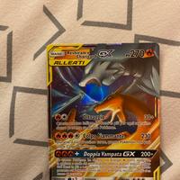Carta pokemon reshiram e charizard