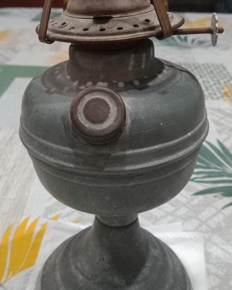 lume a petrolio antico