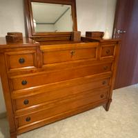 Toilette in legno massello con specchio