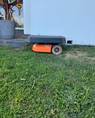 Robot tagliaerba