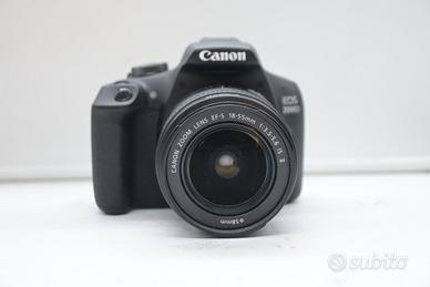 Canon EOS 2000D con obiettivo 18-55mm f/3.5-5.6 II