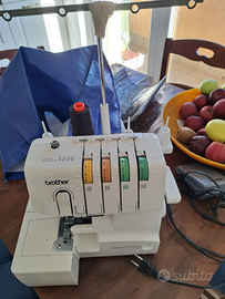 Macchina taglia cuce