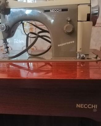 Macchina da cucire Necchi mod 76 supernova