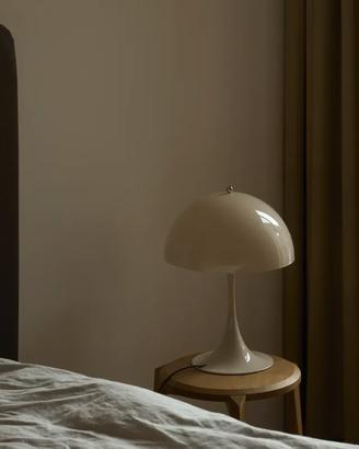 Lampada Louis Poulsen Panthella 320  da tavolo