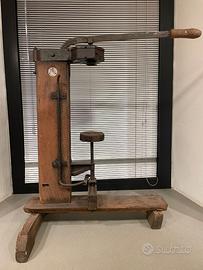 Tappatrice in sughero antica per vino