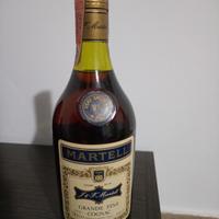 bottiglia di cognac martell etichetta blu