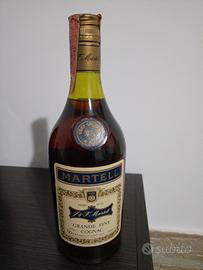 bottiglia di cognac martell etichetta blu