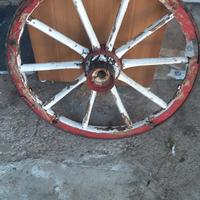 ruota in legno e ferro per caretto 