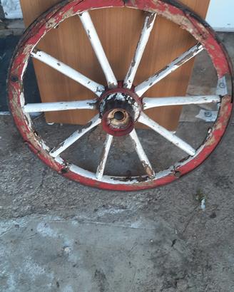 ruota in legno e ferro per caretto 