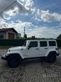 Jeep Wrangler Unlimited Black Edition con gancio