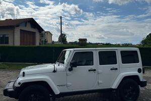 Jeep Wrangler Unlimited Black Edition con gancio