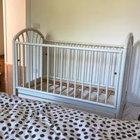 Lettino in legno per bambino bambina