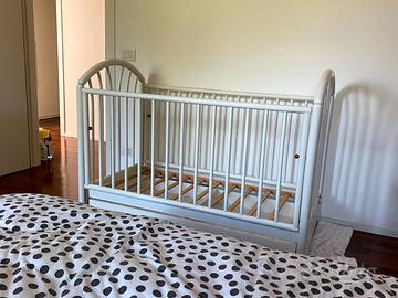 Lettino in legno per bambino bambina