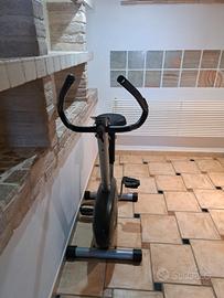 cyclette attrezzo sportivo