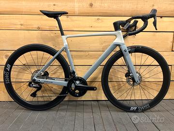 BICICLETTA DA CORSA FOCUS IZALCO MAX DISC 9.8 2024