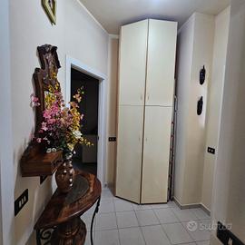 Armadio in legno Color Crema.