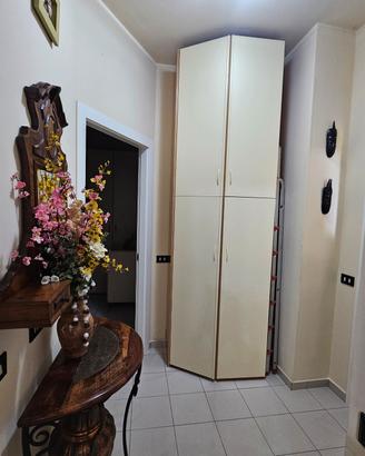 Armadio in legno Color Crema.